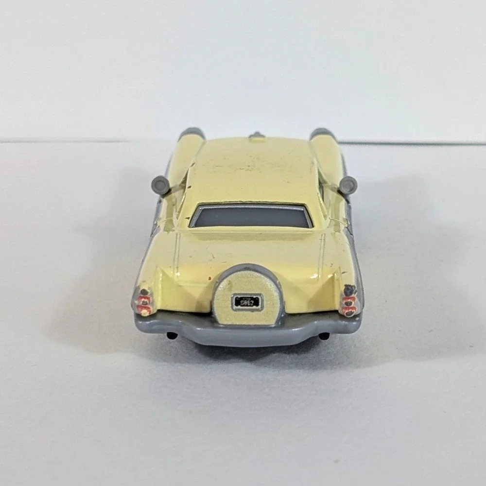 Disney Pixar Cars Mattel Nicky B. Yellow Diecast Character Car GKE14 N03A